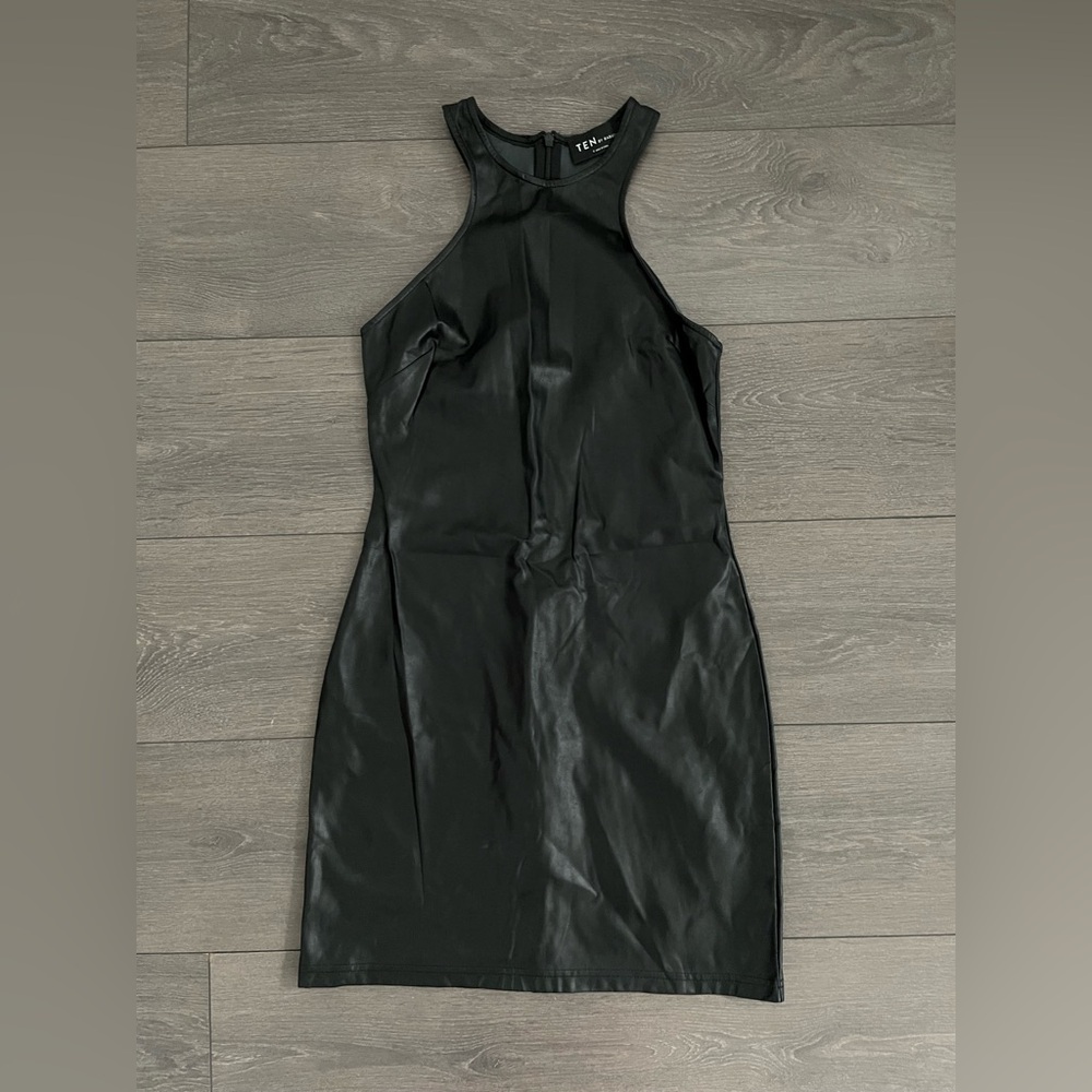 Elegant Black Sleeveless Dress Ten Babaton Aritzia vegan leather size 4
